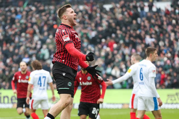 2. Bundesliga - Hannover 96 - Holstein Kiel am 08.02.2026 in der Heinz von Heiden Arena in Hannover Jubel, Torjubel, Torschuetze, Torschütze Benjamin Källman Kaellman (Hannover) jubelt nach seinem Tor zum 1 zu 0