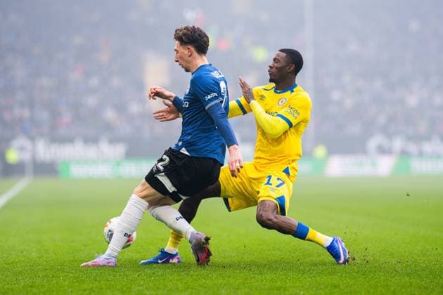 08.02.2026 - Fußball, 2025 2026, 2. Bundesliga, 21. Spieltag, DSC Arminia Bielefeld - Eintracht Braunschweig: (L-R) Jannik Rochelt (Bielefeld), Aaron Opoku (Braunschweig) DFL REGULATIONS PROHIBIT ANY USE OF PHOTOGRAPHS AS IMAGE SEQUENCES AND OR QUASI-VIDEO.