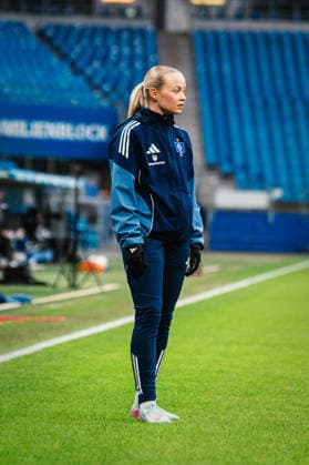 Google Pixel Frauen-Bundesliga: Hamburger SV vs. RB Leipzig, 08.02.2026 Mia Büchele (Hamburger SV, 17) beim Aufwärmen; Fußball, Google Pixel Frauen-Bundesliga, 17. Spieltag: Hamburger SV vs. RB Leipzig am 08.02.2026 im Volksparkstadion, Hamburg DFB REGULATIONS PROHIBIT ANY USE OF PHOTOGRAPHS AS IMAGE SEQUENCES AND OR QUASI-VIDEO. Copyright: xBEAUTIFULxSPORTS Tonhäuserx