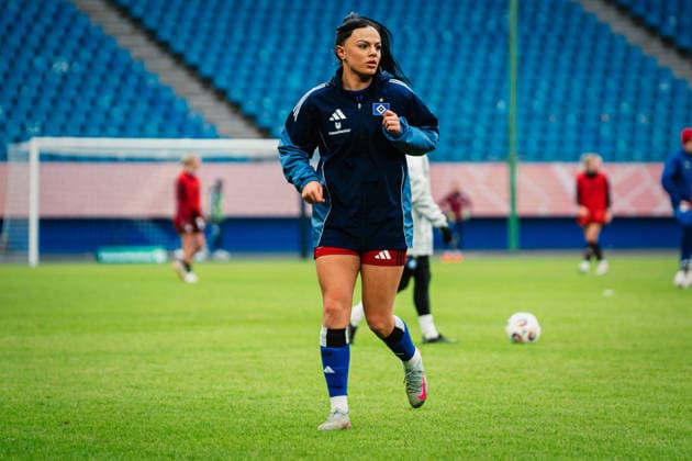 Google Pixel Frauen-Bundesliga: Hamburger SV vs. RB Leipzig, 08.02.2026 Nigar Mirzaliyeva (Hamburger SV, 4); Fußball, Google Pixel Frauen-Bundesliga, 17. Spieltag: Hamburger SV vs. RB Leipzig am 08.02.2026 im Volksparkstadion, Hamburg DFB REGULATIONS PROHIBIT ANY USE OF PHOTOGRAPHS AS IMAGE SEQUENCES AND OR QUASI-VIDEO. Copyright: xBEAUTIFULxSPORTS Tonhäuserx