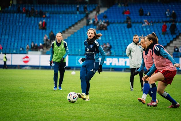 Google Pixel Frauen-Bundesliga: Hamburger SV vs. RB Leipzig, 08.02.2026 Lotta Wrede (Hamburger SV, 32) beim Aufwärmen; Fußball, Google Pixel Frauen-Bundesliga, 17. Spieltag: Hamburger SV vs. RB Leipzig am 08.02.2026 im Volksparkstadion, Hamburg DFB REGULATIONS PROHIBIT ANY USE OF PHOTOGRAPHS AS IMAGE SEQUENCES AND OR QUASI-VIDEO. Copyright: xBEAUTIFULxSPORTS Tonhäuserx
