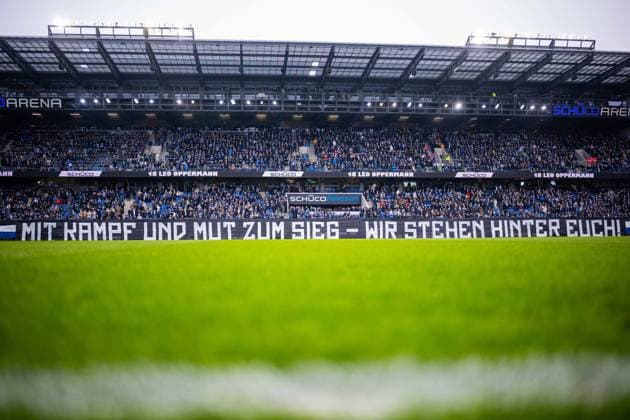 08.02.2026 - Fußball, 2025 2026, 2. Bundesliga, 21. Spieltag, DSC Arminia Bielefeld - Eintracht Braunschweig: Fans (Bielefeld) mit Choreografie, Choreo, Choreografie Mit Kampf und Mut zum Sieg - Wir stehen hinter Euch DFL REGULATIONS PROHIBIT ANY USE OF PHOTOGRAPHS AS IMAGE SEQUENCES AND OR QUASI-VIDEO.