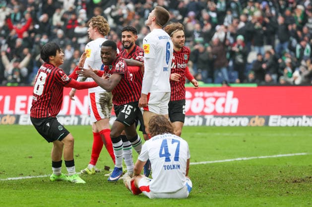 2. Bundesliga - Hannover 96 - Holstein Kiel am 08.02.2026 in der Heinz von Heiden Arena in Hannover Jubel, Torjubel, Torschuetze, Torschütze Noel Aseko Nkili (Hannover) jubelt nach seinem Tor zum 2 zu 0 mit der Mannschaft