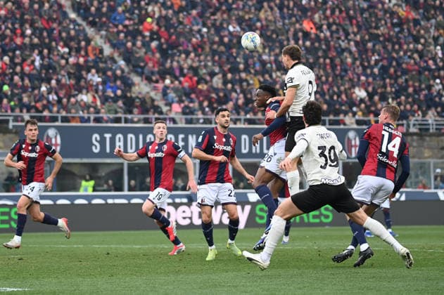 Pellegrino Mateo (Parma Calcio) head kick during Bologna FC vs Parma Calcio, Italian soccer Serie A match in Bologna, Italy, February 08 2026  Copyright: xGianlucaxRicci IPAxSportx xipa-agency.netx xx IPA_71125432 IPA_Agency_IPA71125432