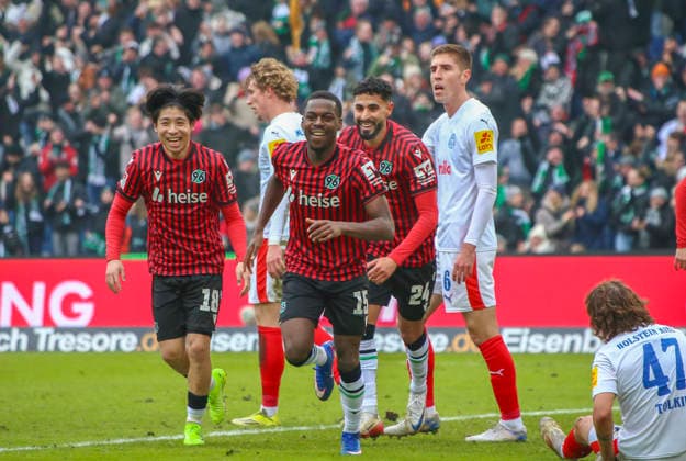 Deutschland: Fussball 2.Bundesliga 2025 26, 21. Spieltag - Hannover 96 vs Holstein Kiel - Heinz von Heiden Arena Stadion (Hannover): Torjubel NoÃ«l AsÃ ko Noel Aseko (Hannover 96, 15) Elias Saad (Hannover 96, 24) Daisuke Yokota (Hannover 96, 18) Hannover