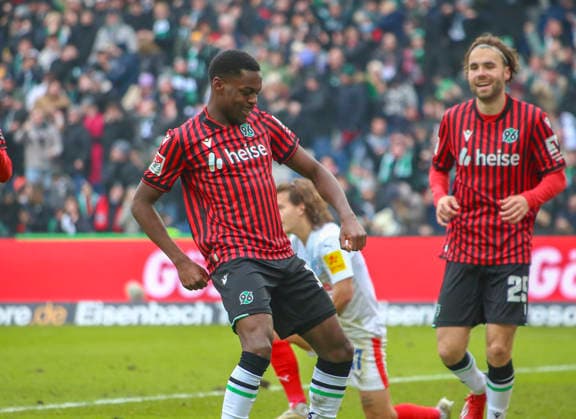 Deutschland: Fussball 2.Bundesliga 2025 26, 21. Spieltag - Hannover 96 vs Holstein Kiel - Heinz von Heiden Arena Stadion (Hannover): Torjubel NoÃ«l AsÃ ko Noel Aseko (Hannover 96, 15) Hannover