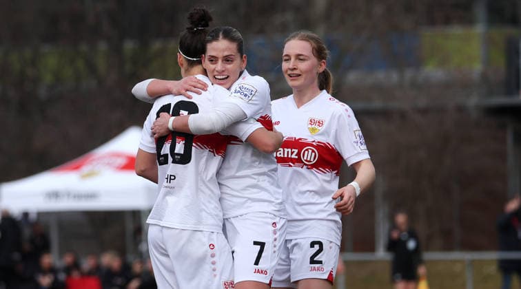 0802.2026, Deutschland, Stuttgart, Fußball 2. Bundesliga, VfB Stuttgart vs. Borussia Mönchengladbach, Jubel über das Tor durch Torschützin Nicole Billa (VfB II, links), v.l. Nicole Billa, Daphina Redzepi, Linette Hofmann (VfB II)