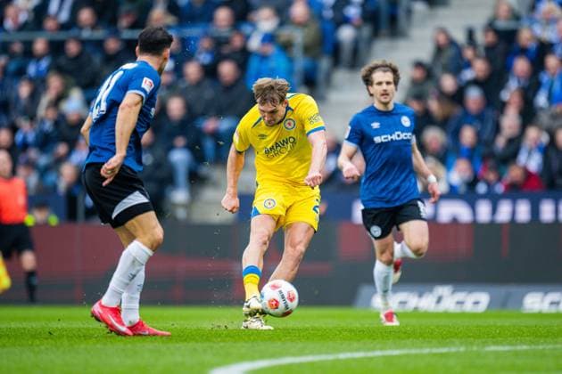 08.02.2026 - Fußball, 2025 2026, 2. Bundesliga, 21. Spieltag, DSC Arminia Bielefeld - Eintracht Braunschweig: (M) Lukas Frenkert (Braunschweig) macht das Tor zum 1:2 DFL REGULATIONS PROHIBIT ANY USE OF PHOTOGRAPHS AS IMAGE SEQUENCES AND OR QUASI-VIDEO.