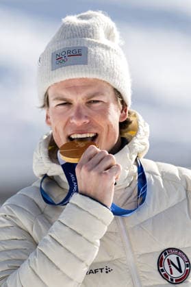 260208 Johannes Hosflot Klaebo of Norway celebrates with his gold medal on the podium after the men s 20 km cross-country skiing skiathlon during day 2 of the 2026 Winter Olympics on February 8, 2026 in Val di Fiemme. Photo: Maxim Thore BILDBYRAN kod MT MT0964 skidor cross-country skiing langrenn Olympic Games, Olympische Spiele, Olympia, OS olympics winter olympics os ol olympiska spel vinter-os olympiske leker milano cortina 2026 milan cortina 2026 milano cortina 2026 olympic games milano cortina 2026 winter olympic games milano cortina-os milano cortina-ol vinter-ol 2 bbeng herr skiathlon frankrike norge jubel *** 260208 Johannes Hosflot Klaebo of Norway celebrates with his gold medal on the podium after the men s 20 km cross country skiing skiathlon during day 2 of the 2026 Winter Olympics on February 8, 2026 in Val di Fiemme Photo Maxim Thore BILDBYRAN kod MT MT0964 skidor cross country skiing langrenn olympic games olympics winter olympics os ol olympiska spel vinter os olympiske leker milano cortina 2026 milan cortina 2026 milano cortina 2026 olympic games milano cortina 2026 winter olympic games milano cortina os milano cortina ol vinter ol 2 bbeng herr skiathlon frankrike norge jubel  Copyright: MAXIMxTHORE BB260208MT065