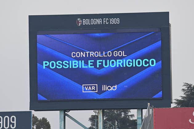 waiting for a var rewiew after a possible offside during Bologna FC vs Parma Calcio, Italian soccer Serie A match in Bologna, Italy, February 08 2026  Copyright: xGianlucaxRicci IPAxSportx xipa-agency.netx xx IPA_71126775 IPA_Agency_IPA71126775
