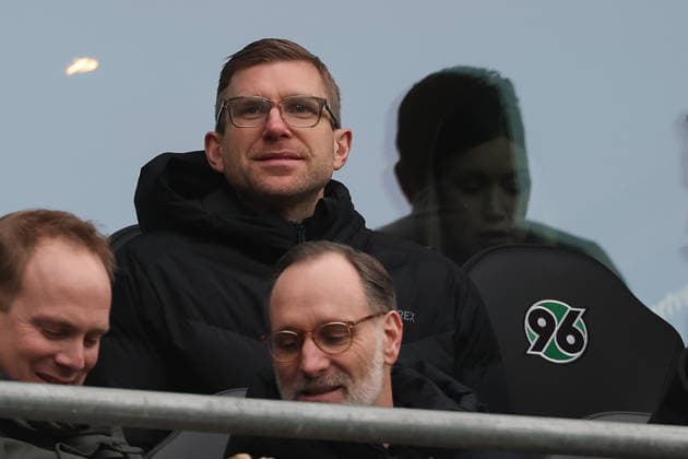 2. Bundesliga - Hannover 96 - Holstein Kiel am 08.02.2026 in der Heinz von Heiden Arena in Hannover Per Mertesacker
