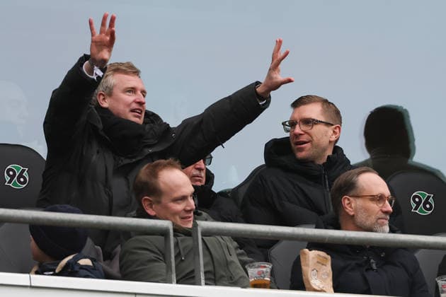 2. Bundesliga - Hannover 96 - Holstein Kiel am 08.02.2026 in der Heinz von Heiden Arena in Hannover Per Mertesacker
