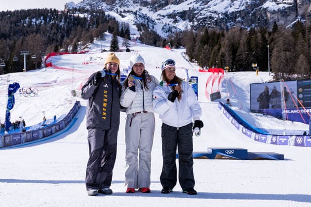 CORTINA, ITALY - FEBRUARY 8: The Podium Silver Emma Aicher (Germany), Gold Breezy Johnson (USA), Bronze Sofia Goggia (Italy) during the medal ceremony of the Alpine Skiing Women™s Downhill at the Milano Cortina 2026 Olympics at Tofane Alpine Skiing Centre on day 3 of the Milano Cortina 2026 Olympics on February 8, 2026 in Cortina, Italy. Editorial use only. Venezia Italy Copyright: xSteffiexWunderlx