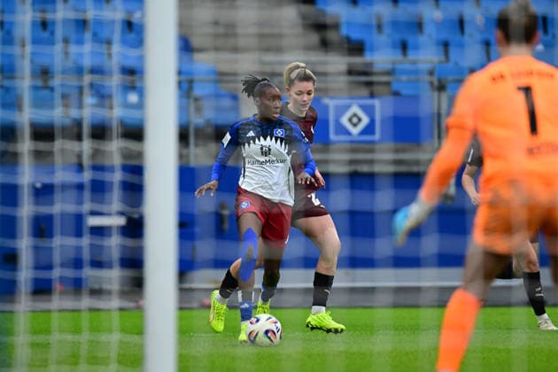 Fußball I Frauen I Saison 2025-2026 I Bundesliga I 17. Spieltag I Hamburger SV - RB Leipzig I 08.02.2026 Magou Doucoure (2, Hamburger SV) am Ball Hamburg Volkspark, Volksparkstadion, Stadion, Volkspark-Stadion Hamburg Deutschland Copyright: xLobeca FelixxSchlikisx