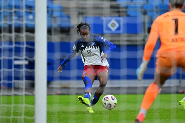 Fußball I Frauen I Saison 2025-2026 I Bundesliga I 17. Spieltag I Hamburger SV - RB Leipzig I 08.02.2026 Magou Doucoure (2, Hamburger SV) am Ball Hamburg Volkspark, Volksparkstadion, Stadion, Volkspark-Stadion Hamburg Deutschland Copyright: xLobeca FelixxSchlikisx
