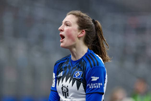 Torschützin Lotta Wrede (Hamburger SV, HSV, 32) mit Torjubel, Jubel, jubeln, jubelt, optimistisch, Spielszene, Highlight, Freude über das Tor zum 1:0, DIE DFB-RICHTLINIEN UNTERSAGEN JEGLICHE NUTZUNG VON FOTOS ALS SEQUENZBILDER UND ODER VIDEOÄHNLICHE FOTOSTRECKEN. DFB REGULATIONS PROHIBIT ANY USE OF PHOTOGRAPHS AS IMAGE SEQUENCES AND OR QUASI-VIDEO., 08.02.2026, Hamburg (Deutschland), Fussball, Google Pixel Frauen-Bundesliga, Hamburger SV - RB Leipzig