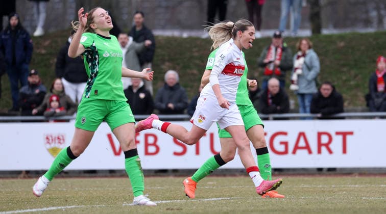 0802.2026, Deutschland, Stuttgart, Fußball 2. Bundesliga, VfB Stuttgart vs. Borussia Mönchengladbach, Torschützin Daphina Redzepi (VfB II, rechts) jubelt über ihr Tor zum 2:0, Sam Drissen (Mönchengladbach, links)