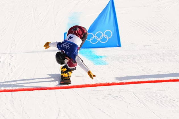 February 8, 2026, Livigno, Italy: Arnaud Gaudet, from Montcalm, Que., reaches for the finish line during the men s snowboarding parallel giant slalom quarterfinals at the 2026 Winter Olympics, in Livigno, Italy, Sunday, Feb. 8, 2026. Canada News - February 8, 2026  - ZUMAc35_ 20260208_zaf_c35_034 Copyright: xSeanxKilpatrickx
