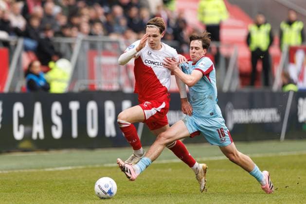 UTRECHT , 08-02-2026 , stadium Galgenwaard , season 2025 2026 , Dutch Eredivisie Football , match between FC Utrecht and Feyenoord , Picture shows Feyenoord player Leo Sauer, FC Utrecht player Matisse Didden Utrecht - Feyenoord  x201400290x Copyright: