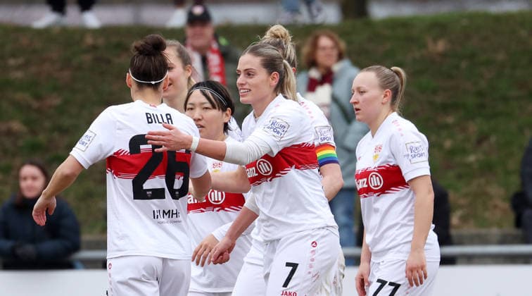 0802.2026, Deutschland, Stuttgart, Fußball 2. Bundesliga, VfB Stuttgart vs. Borussia Mönchengladbach, Jubel über das Tor zum 2:0, v.l. Nicole Billa, Yuka Hirano, Torschützin Daphina Redzepi, Leonie Schetter (VfB II)