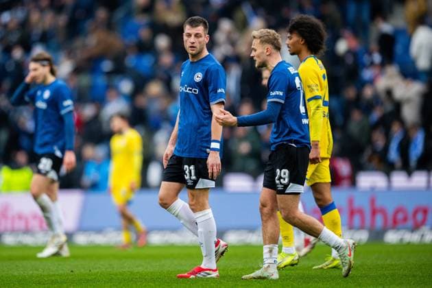 08.02.2026 - Fußball, 2025 2026, 2. Bundesliga, 21. Spieltag, DSC Arminia Bielefeld - Eintracht Braunschweig: (L-R) Robin Knoche (Bielefeld), Tim Handwerker (Bielefeld) DFL REGULATIONS PROHIBIT ANY USE OF PHOTOGRAPHS AS IMAGE SEQUENCES AND OR QUASI-VIDEO.