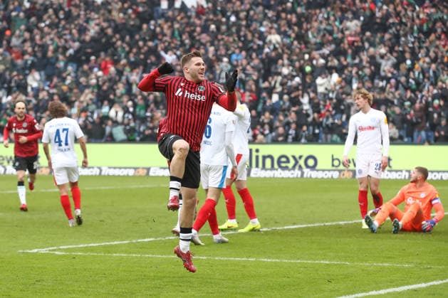 08.02.2026, xtgx, Fussball 2. Bundesliga, Hannover 96 - Holstein Kiel emspor, v.l. Benjamin Källman (Hannover, 9) Jubel, Torjubel, jubelt ueber das Tor, celebrate the goal, celebration (DFL DFB REGULATIONS PROHIBIT ANY USE OF PHOTOGRAPHS as IMAGE SEQUENCES and or QUASI-VIDEO) Hannover