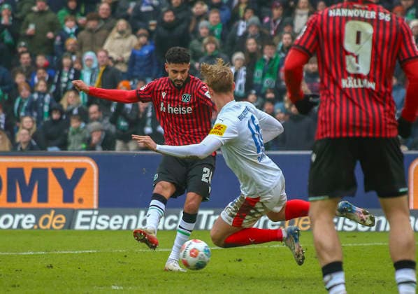Deutschland: Fussball 2.Bundesliga 2025 26, 21. Spieltag - Hannover 96 vs Holstein Kiel - Heinz von Heiden Arena Stadion (Hannover): Elias Saad (Hannover 96, 24) Hannover