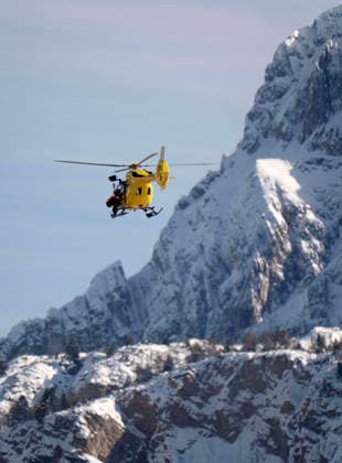 February 8, 2026, Cortina D ampezzo, Belluno, Italy: American Lindsey Vonn is airlifted away after she crashed during the Alpine Skiing womenÃ¢â‚¬â ¢s downhill Sunday on the Tofane Alpine course during the 2026 Winter Olympics Sunday in Cortina d Ampezzo. Olympics 2026: Milano Cortina: Alpine Skiing: Women S  - ZUMAa35_ 20260208_oly_a35_012 Copyright: xDanielxA.xAndersonx