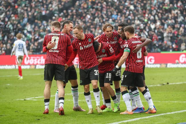 08.02.2026, xtgx, Fussball 2. Bundesliga, Hannover 96 - Holstein Kiel emspor, v.l. Noel Aseko (Hannover, 15) Jubel, Torjubel, jubelt ueber das Tor, celebrate the goal, celebration (DFL DFB REGULATIONS PROHIBIT ANY USE OF PHOTOGRAPHS as IMAGE SEQUENCES and or QUASI-VIDEO) Hannover