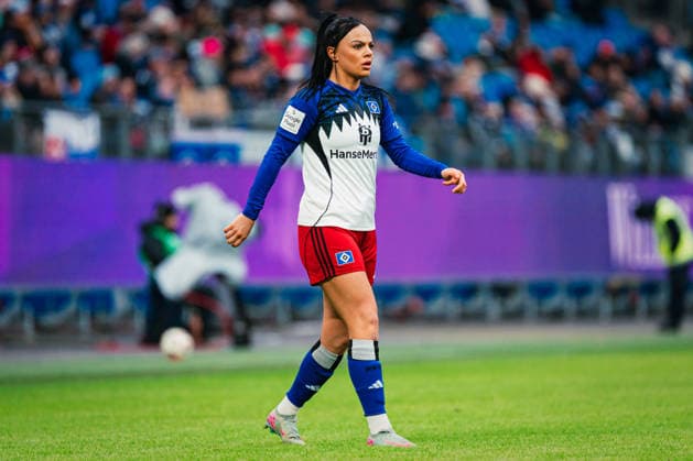 Google Pixel Frauen-Bundesliga: Hamburger SV vs. RB Leipzig, 08.02.2026 Nigar Mirzaliyeva (Hamburger SV, 4); Fußball, Google Pixel Frauen-Bundesliga, 17. Spieltag: Hamburger SV vs. RB Leipzig am 08.02.2026 im Volksparkstadion, Hamburg DFB REGULATIONS PROHIBIT ANY USE OF PHOTOGRAPHS AS IMAGE SEQUENCES AND OR QUASI-VIDEO. Copyright: xBEAUTIFULxSPORTS Tonhäuserx
