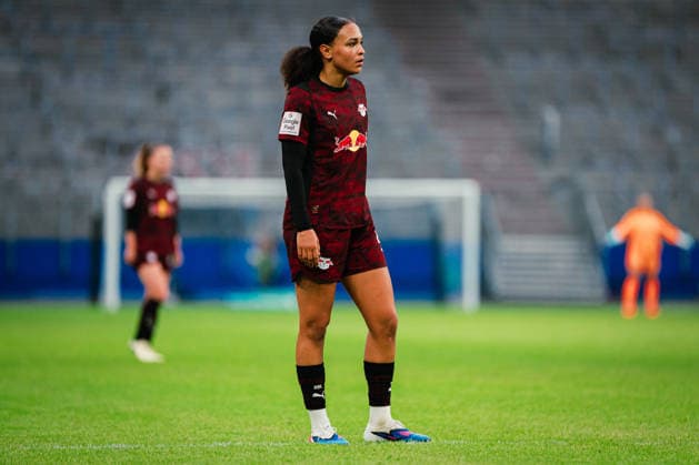 Google Pixel Frauen-Bundesliga: Hamburger SV vs. RB Leipzig, 08.02.2026 Lisa Baum (RasenBallsport Leipzig, 11); Fußball, Google Pixel Frauen-Bundesliga, 17. Spieltag: Hamburger SV vs. RB Leipzig am 08.02.2026 im Volksparkstadion, Hamburg DFB REGULATIONS PROHIBIT ANY USE OF PHOTOGRAPHS AS IMAGE SEQUENCES AND OR QUASI-VIDEO. Copyright: xBEAUTIFULxSPORTS Tonhäuserx