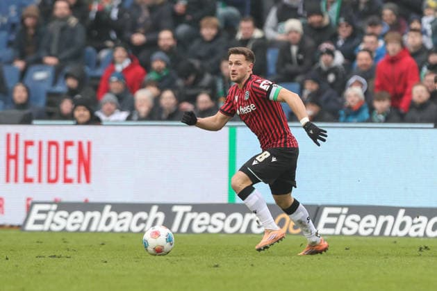 08.02.2026, xtgx, Fussball 2. Bundesliga, Hannover 96 - Holstein Kiel emspor, v.l. Enzo Leopold (Hannover, 8) Freisteller, Einzelbild, Ganzkoerper, single frame (DFL DFB REGULATIONS PROHIBIT ANY USE OF PHOTOGRAPHS as IMAGE SEQUENCES and or QUASI-VIDEO) Hannover