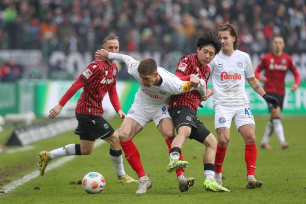 08.02.2026, xtgx, Fussball 2. Bundesliga, Hannover 96 - Holstein Kiel emspor, v.l. Marko Ivezic (Kiel, 6), Daisuke Yokota (Hannover, 18) Zweikampf, Duell, Kampf, tackle (DFL DFB REGULATIONS PROHIBIT ANY USE OF PHOTOGRAPHS as IMAGE SEQUENCES and or QUASI-VIDEO) Hannover