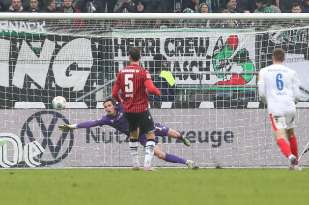 08.02.2026, xtgx, Fussball 2. Bundesliga, Hannover 96 - Holstein Kiel emspor, v.l. Phil Harres (Kiel, 19) schiesst Tor, schießt, Torschuetze, erzielt Tor, Treffer, scores the goal 2:1 (DFL DFB REGULATIONS PROHIBIT ANY USE OF PHOTOGRAPHS as IMAGE SEQUENCES and or QUASI-VIDEO) Hannover