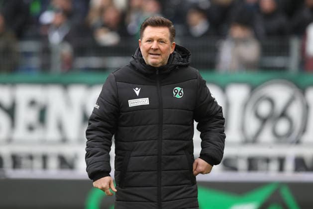 08.02.2026, xtgx, Fussball 2. Bundesliga, Hannover 96 - Holstein Kiel emspor, v.l. Christian Titz (Hannover, Trainer) (DFL DFB REGULATIONS PROHIBIT ANY USE OF PHOTOGRAPHS as IMAGE SEQUENCES and or QUASI-VIDEO) Hannover