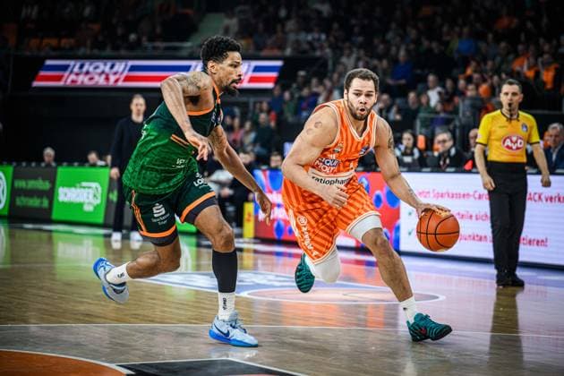 Neu Ulm, Deutschland, 08.02.26: Urald King (VET-CONCEPT Gladiators Trier) und Christopher Ledlum (ratiopharm ulm) im Zweikampf waehrend des Basketball Bundesliga Spiels zwischen ratiopharm ulm vs VET-CONCEPT Gladiators Trier in der ratiopharm Arena am 08. Februar 2026 in Neu Ulm, Deutschland. (Foto von Harry Langer DeFodi Images) ratiopharm Arena, Germany, 08.02.26: Urald King (VET-CONCEPT Gladiators Trier) und Christopher Ledlum (ratiopharm ulm) battle for the ball during the Basketball Bundesliga match between ratiopharm ulm vs VET-CONCEPT Gladiators Trier at Neu Ulm on February 8, 2026 in ratiopharm Arena, Germany. (Photo by Harry Langer DeFodi Images) (Photo by Harry Langer DeFodi Images) -