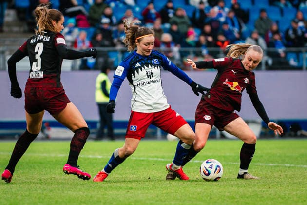 Google Pixel Frauen-Bundesliga: Hamburger SV vs. RB Leipzig, 08.02.2026 Melanie Brunnthaler (Hamburger SV, 11) am Ball; Fußball, Google Pixel Frauen-Bundesliga, 17. Spieltag: Hamburger SV vs. RB Leipzig am 08.02.2026 im Volksparkstadion, Hamburg DFB REGULATIONS PROHIBIT ANY USE OF PHOTOGRAPHS AS IMAGE SEQUENCES AND OR QUASI-VIDEO. Copyright: xBEAUTIFULxSPORTS Tonhäuserx