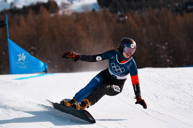 (260208) -- LIVIGNO, Feb. 8, 2026 -- Zuzana Maderova of the Czech Republic competes during the Snowboard Women s Parallel Giant Slalom Finals at the Milan-Cortina 2026 Olympic Winter games, Winterspiele,Spiele, Summer games in Livigno, Italy, Feb. 8, 2026. ) (MICO2026)ITALY-LIVIGNO-OLYMPIC WINTER GAMES-SNOWBOARD-WOMEN S PARALLEL GIANT SLALOM-FINALS HuxChao 
