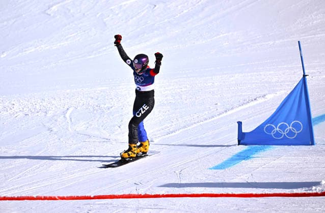 (260208) -- LIVIGNO, Feb. 8, 2026 -- Zuzana Maderova of the Czech Republic celebrates during the Snowboard Women s Parallel Giant Slalom Finals at the Milan-Cortina 2026 Olympic Winter games, Winterspiele,Spiele, Summer games in Livigno, Italy, Feb. 8, 2026. ) (MICO2026)ITALY-LIVIGNO-OLYMPIC WINTER GAMES-SNOWBOARD-WOMEN S PARALLEL GIANT SLALOM-FINALS ZhangxHongxiang 
