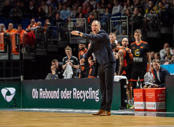 Basketball, Herren, Saison 2025 2026, easyCredit BBL (19. Spieltag), Alba Berlin - RASTA Vechta, Trainer Christian Held (Vechta), 08.02.2026, Copyright: xSebastianxRäppold MatthiasxKochx