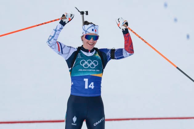 OLYMPICS - Winter Olympic Games, Olympische Spiele, Olympia, OS Milano Cortina 2026 ANTHOLZ,ITALY,08.FEB.26 - OLYMPICS, BIATHLON - Winter Olympic Games Milano Cortina 2026, mixed relay, 4x6km. Image shows the rejoicing of Julia Simon (FRA)  GEPAxpictures xMatthiasxTrinkl