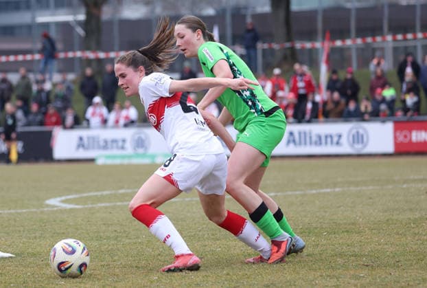 0802.2026, Deutschland, Stuttgart, Fußball 2. Bundesliga, VfB Stuttgart vs. Borussia Mönchengladbach, v.l. Neuzugang Reena Wichmann (VfB), Fiona Itgenshorst (Mönchengladbach)