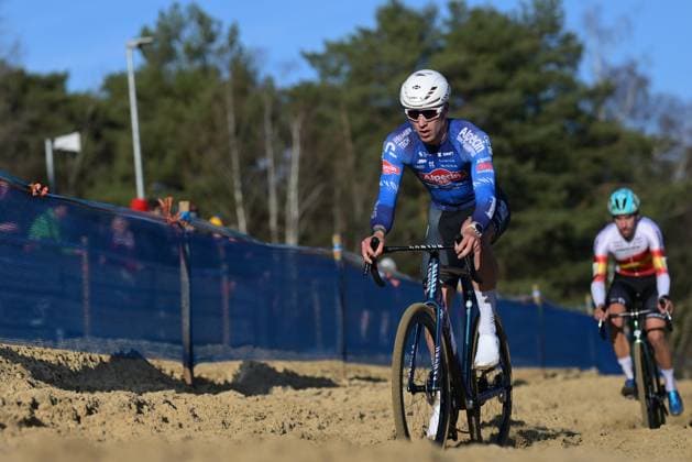 Belgian Niels Vandeputte pictured in action during the men s elite race of the Krawatencross cyclocross in Lille, the seventh stage (out of 8) in the X2O Badkamers Trofee competition, on Sunday 08 February 2026. DAVIDxPINTENS  x161959163x