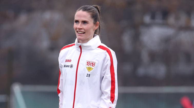 0802.2026, Deutschland, Stuttgart, Fußball 2. Bundesliga, VfB Stuttgart vs. Borussia Mönchengladbach, Neuzugang Reena Wichmann (VfB) macht sich warm