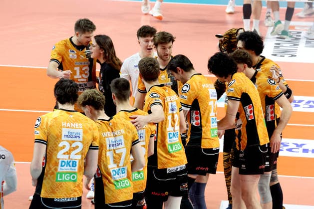 DEU, DVV, 1.VBL, BR Volleys vs. Baden Volleys, 08.02.2026, Max-Schmeling-Halle, Berlin, DEU, DVV, 1.VBL, BR Volleys vs. Baden Volleys, im Bild BR Volleys-Spielerkreis