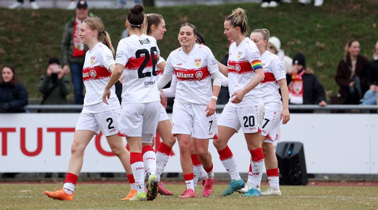 0802.2026, Deutschland, Stuttgart, Fußball 2. Bundesliga, VfB Stuttgart vs. Borussia Mönchengladbach, Stuttgarter Jubel über das Tor zum 3:0, v.l. Linette Hofmann, Nicole Billa, Torschützin Daphina Radzepi, Jana Beuschlein (VfB)