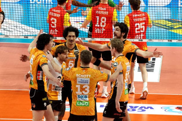 DEU, DVV, 1.VBL, BR Volleys vs. Baden Volleys, 08.02.2026, Max-Schmeling-Halle, Berlin, DEU, DVV, 1.VBL, BR Volleys vs. Baden Volleys, im Bild BR Volleys-Spielerkreis