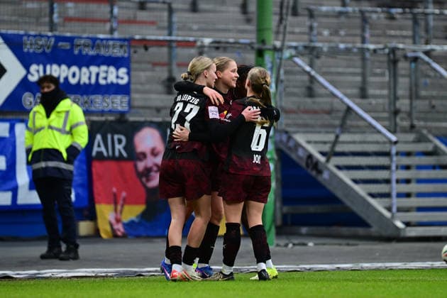 Fußball I Frauen I Saison 2025-2026 I Bundesliga I 17. Spieltag I Hamburger SV - RB Leipzig I 08.02.2026 Jubel, Begeisterung, Enthusiasmus, Euphorie, Freude, Glücksgefühl, Heiterkeit bei: Marlene Müller (27, RB Leipzig) Emilia Asgeirsdottir (8, RB Leipzig) Lou-Ann Joly (6, RB Leipzig) Hamburg Volkspark, Volksparkstadion, Stadion, Volkspark-Stadion Hamburg Deutschland Copyright: xLobeca FelixxSchlikisx