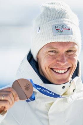 260208 Martin Lowstrom Nyenget of Norway celebrates with his Olympic bronze medal after the men s 20 km cross-country skiing skiathlon during day 2 of the 2026 Winter Olympics during day 2 of the 2026 Winter Olympics on February 8, 2026 in Val di Fiemme. Photo: Maxim ThorÃ BILDBYRAN kod MT MT0964 skidor cross-country skiing langrenn Olympic Games, Olympische Spiele, Olympia, OS olympics winter olympics os ol olympiska spel vinter-os olympiske leker milano cortina 2026 milan cortina 2026 milano cortina 2026 olympic games milano cortina 2026 winter olympic games milano cortina-os milano cortina-ol vinter-ol 2 bbeng herr skiathlon norge jubel *** 260208 Martin Lowstrom Nyenget of Norway celebrates with his Olympic bronze medal after the men s 20 km cross country skiing skiathlon during day 2 of the 2026 Winter Olympics during day 2 of the 2026 Winter Olympics on February 8, 2026 in Val di Fiemme Photo Maxim ThorÃ BILDBYRAN kod MT MT0964 skidor cross country skiing langrenn olympic games olympics winter olympics os ol olympiska spel vinter os olympiske leker milano cortina 2026 milan cortina 2026 milano cortina 2026 olympic games milano cortina 2026 winter olympic games milano cortina os milano cortina ol vinter ol 2 bbeng herr skiathlon norge jubel  Copyright: MAXIMxTHORE BB260208MT093