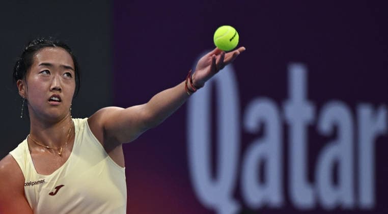 Qatar TotalEnergies Open 2026 - Day One DOHA, QATAR FEBRUARY 8: Ann Li of the United States is seen in action during the First Round of the tournament against Leylah Fernandez of Canada at the Qatar TotalEnergies Open, part of the Hologic WTA, Tennis Damen Tour, at the Khalifa International Tennis and Squash Complex, in Doha, Qatar, February 8, 2026. Doha Qatar  Copyright: xArturxWidakx originalFilename:widak-qatartot260208_nptmW.jpg